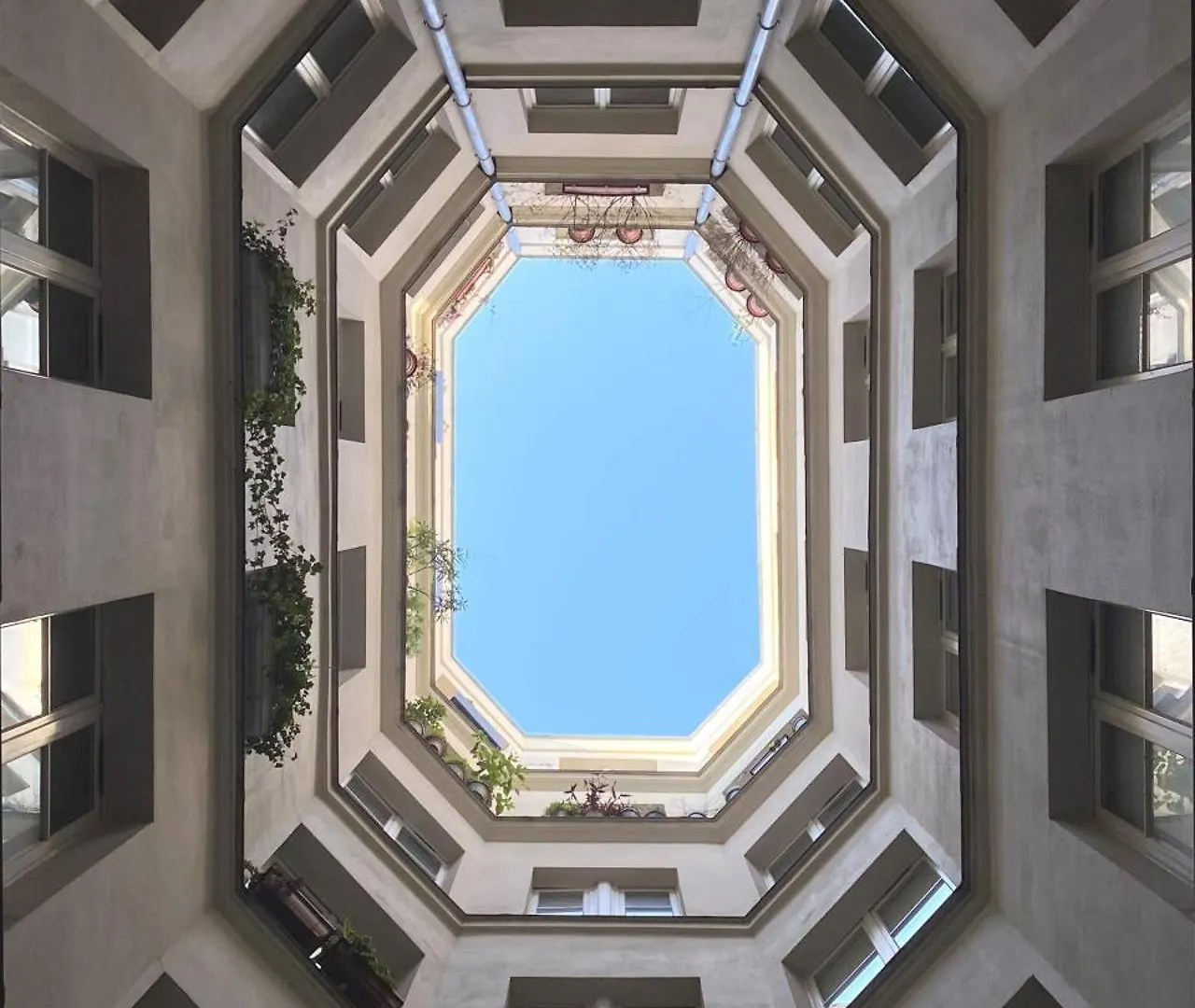 Perfect In Louvre Area باريس
